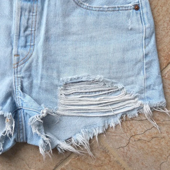 Levi's 501 Light Wash Distressed Denim Shorts W31 - Picture 5 of 13